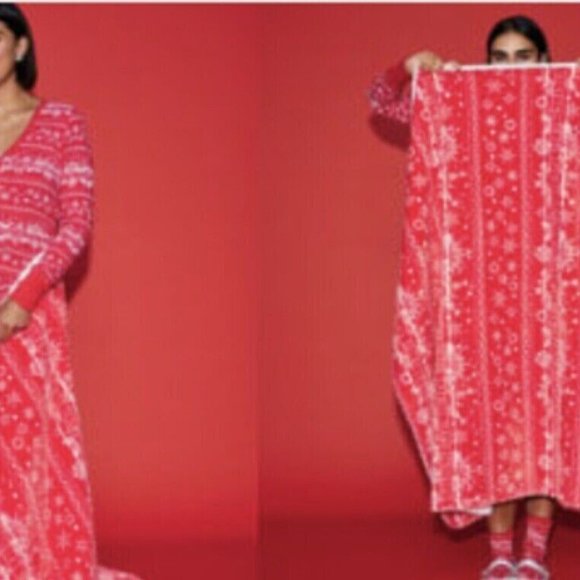 Victoria Secret PINK Sherpa Blanket 60"x50 ' Red & White Holiday 2022 New Sealed - Picture 5 of 9